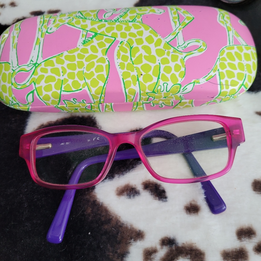 Little Girl Nike glasses